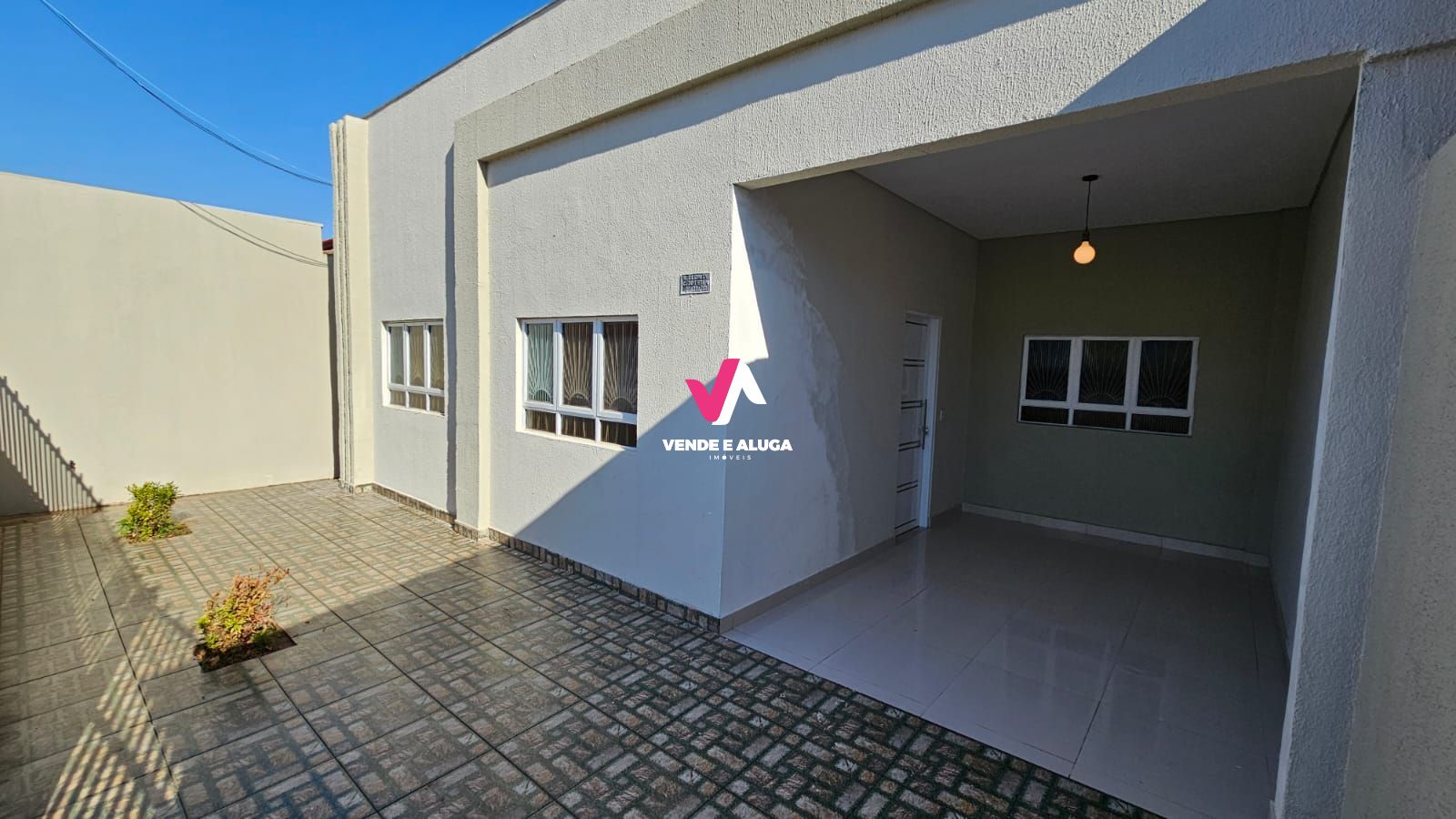 Casa à venda com 3 quartos, 100m² - Foto 1