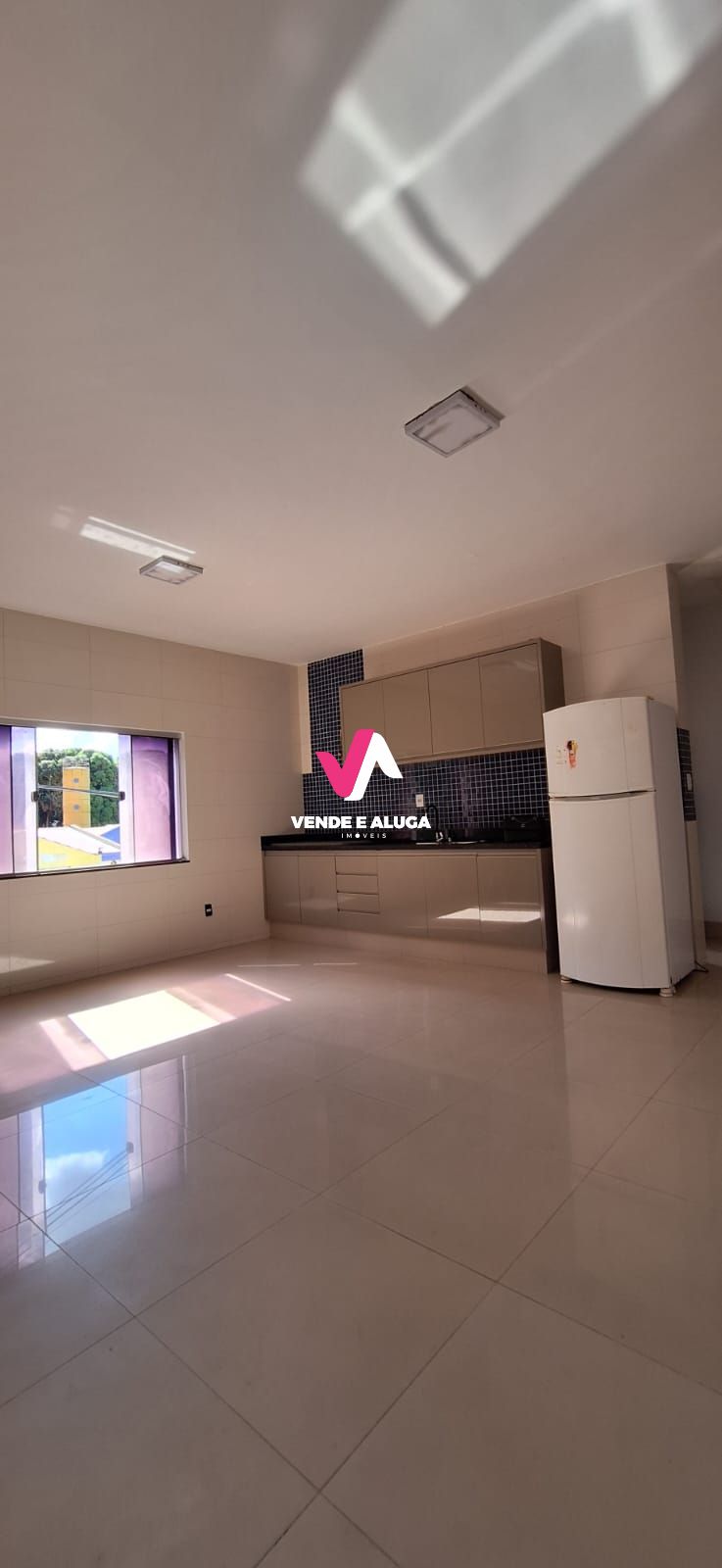 Casa à venda com 3 quartos, 378m² - Foto 5