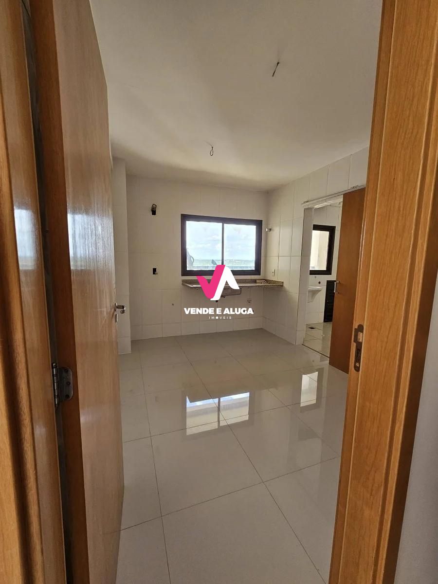 Apartamento à venda com 3 quartos, 125m² - Foto 2