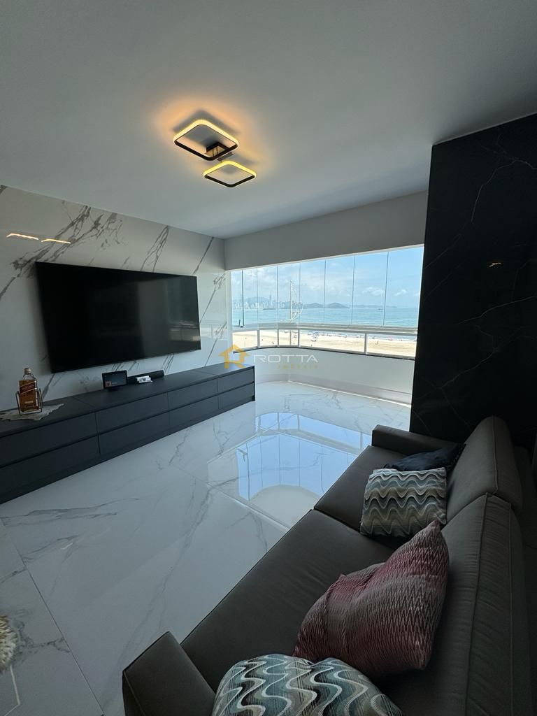 Frente mar de alto padrão na Barra Sul – 4 quartos, 1 vaga e automação completa