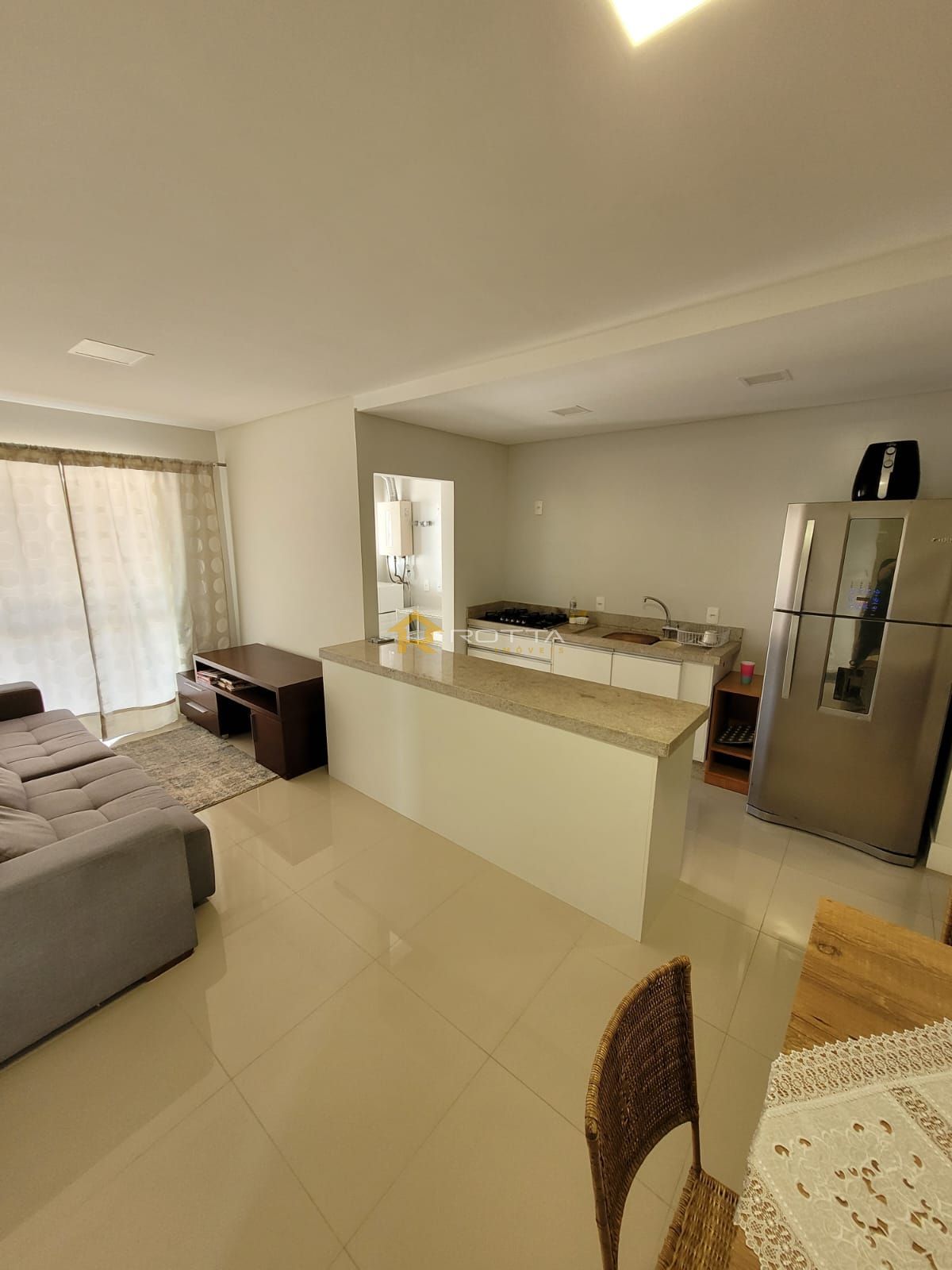 Apartamento para alugar com 2 quartos, 77m² - Foto 3