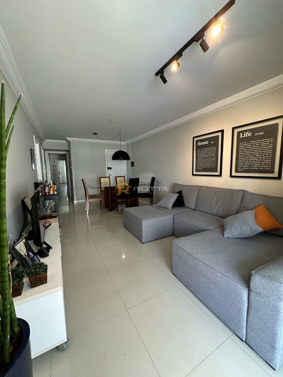 Apartamento Decorado com 3 Dormitórios e 2 Vagas – Próximo à Igreja Matriz
