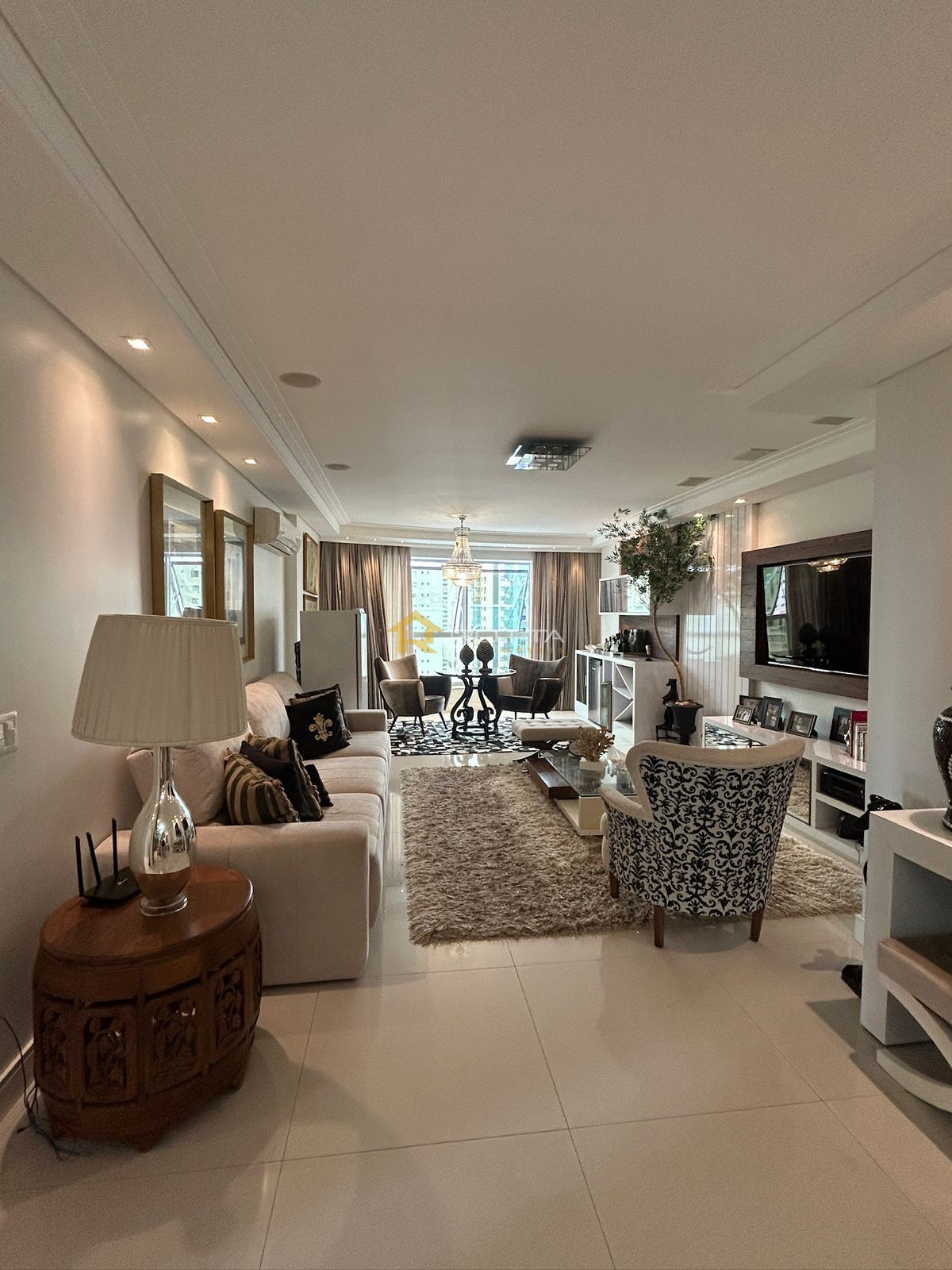 Apartamento mobiliado com 3 suítes no The Place Central Residence – Balneário Ca