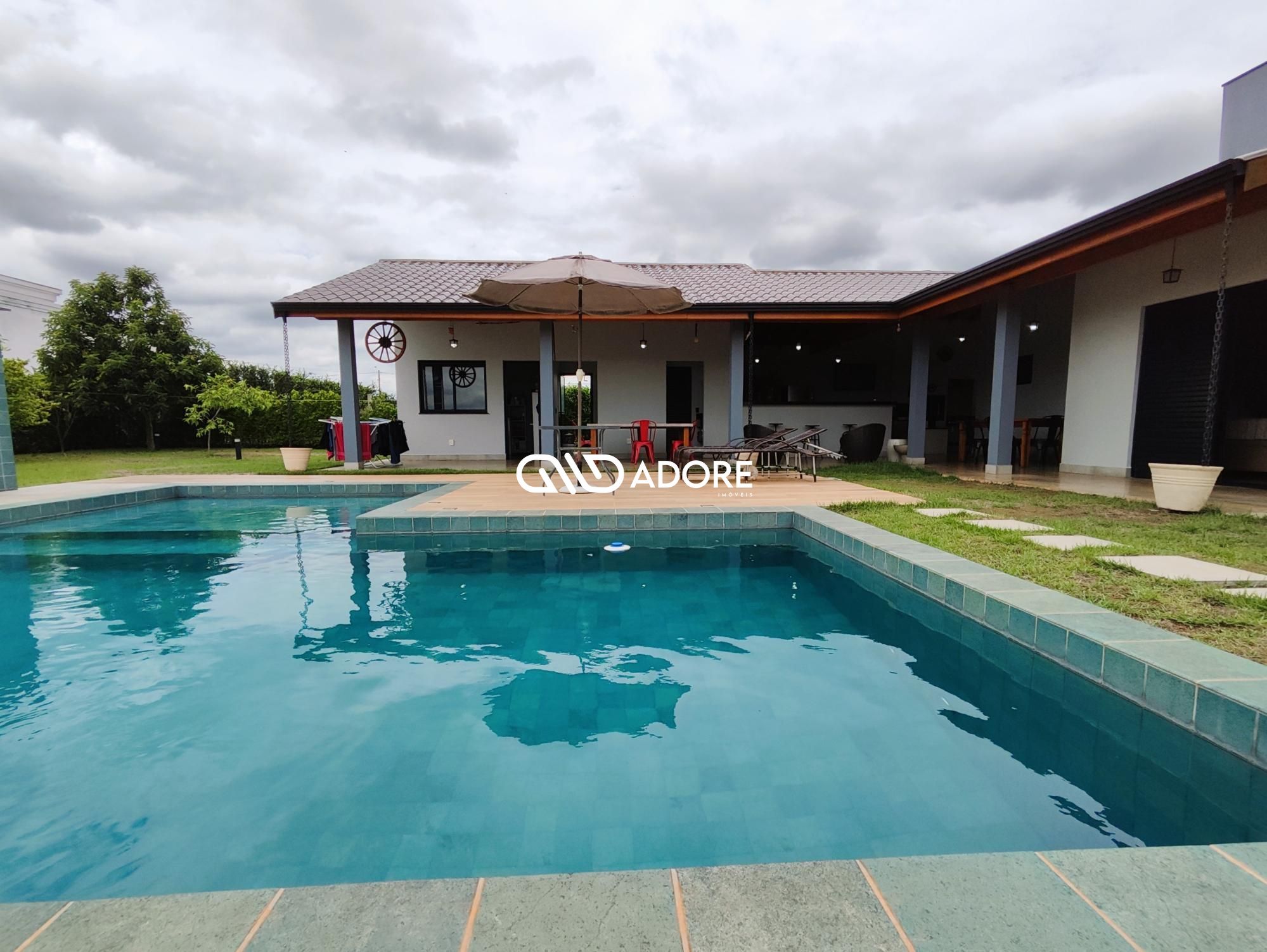 Casa de Condomínio à venda com 4 quartos, 412m² - Foto 1