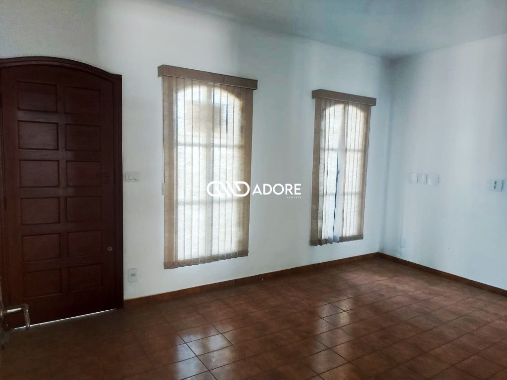 Casa à venda com 3 quartos, 300m² - Foto 25