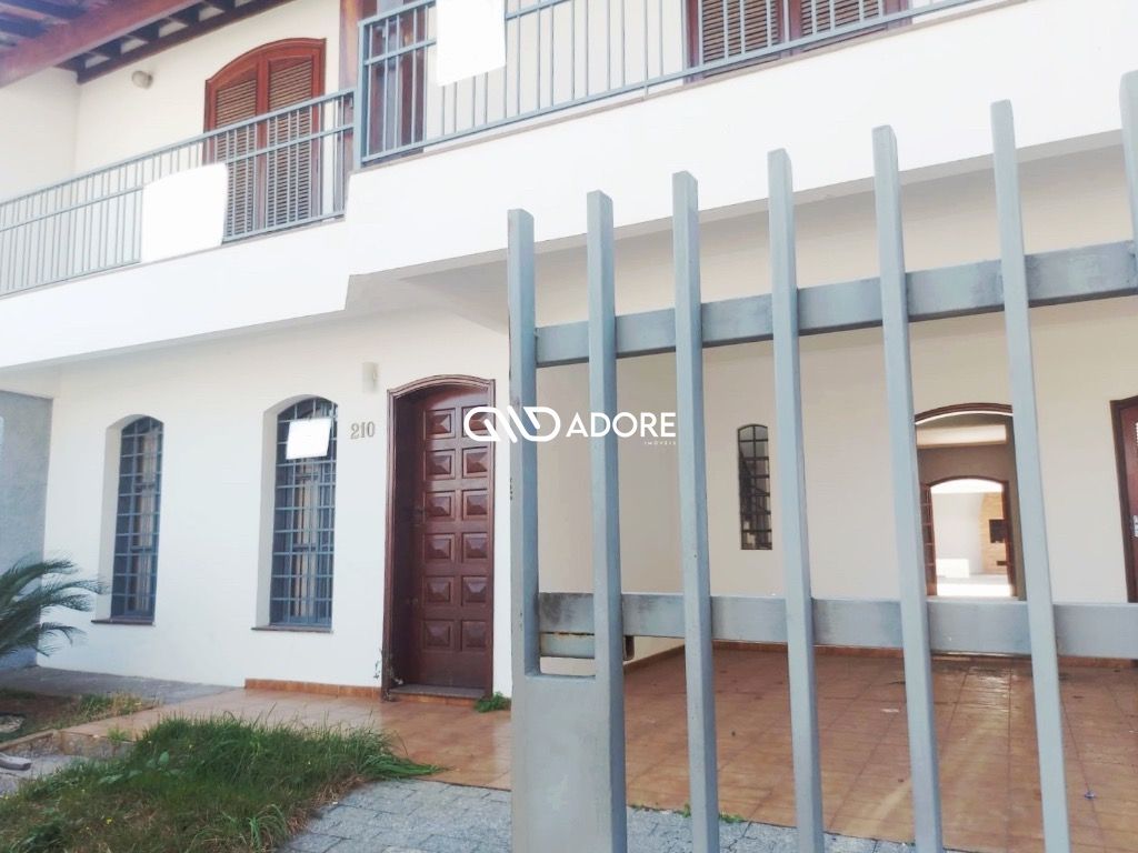 Casa à venda com 3 quartos, 300m² - Foto 1