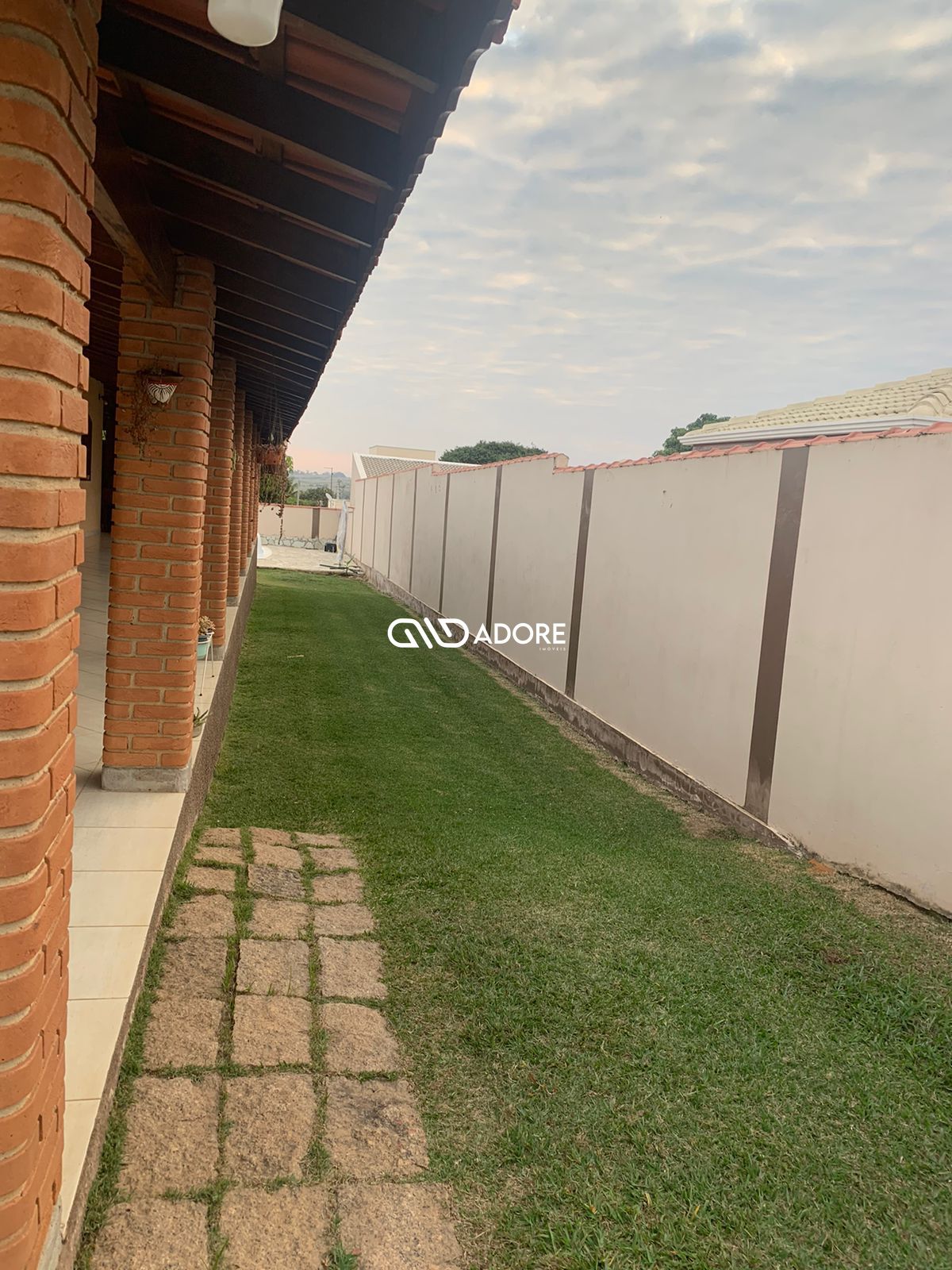 Casa de Condomínio à venda com 4 quartos, 320m² - Foto 2