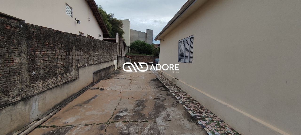 Casa à venda com 3 quartos, 600m² - Foto 1