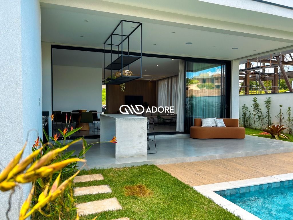 Casa de Condomínio à venda com 3 quartos, 250m² - Foto 1