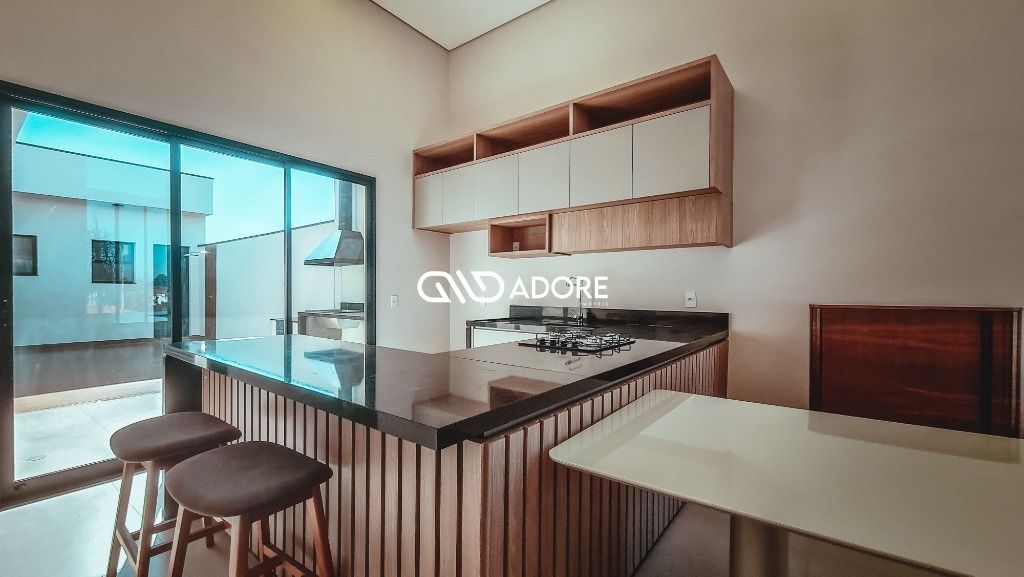 Casa à venda com 3 quartos, 208m² - Foto 2