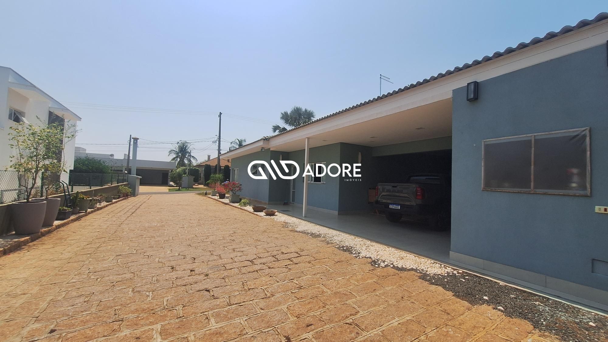 Casa de Condomínio à venda com 3 quartos, 360m² - Foto 1