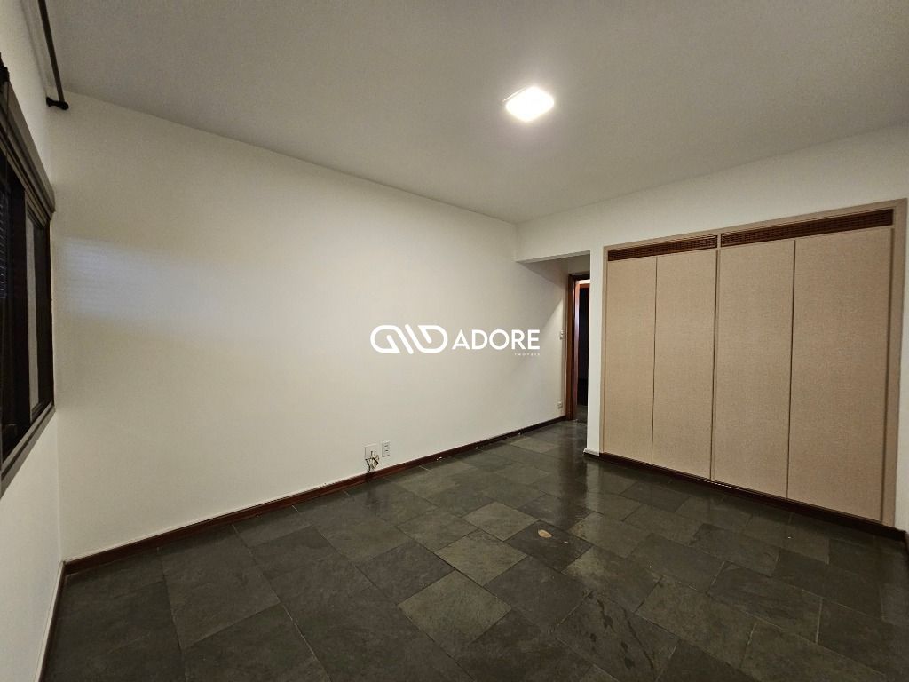 Apartamento para alugar com 3 quartos, 130m² - Foto 18