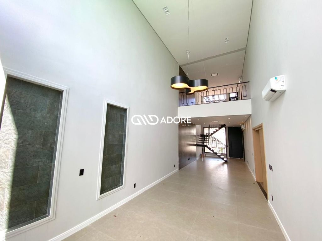 Casa de Condomínio à venda com 4 quartos, 292m² - Foto 2