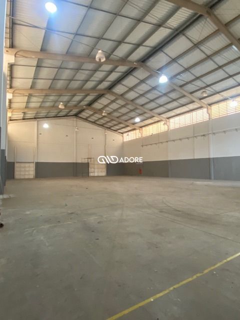 Depósito-Galpão-Armazém à venda e aluguel com 3 quartos, 1056m² - Foto 2