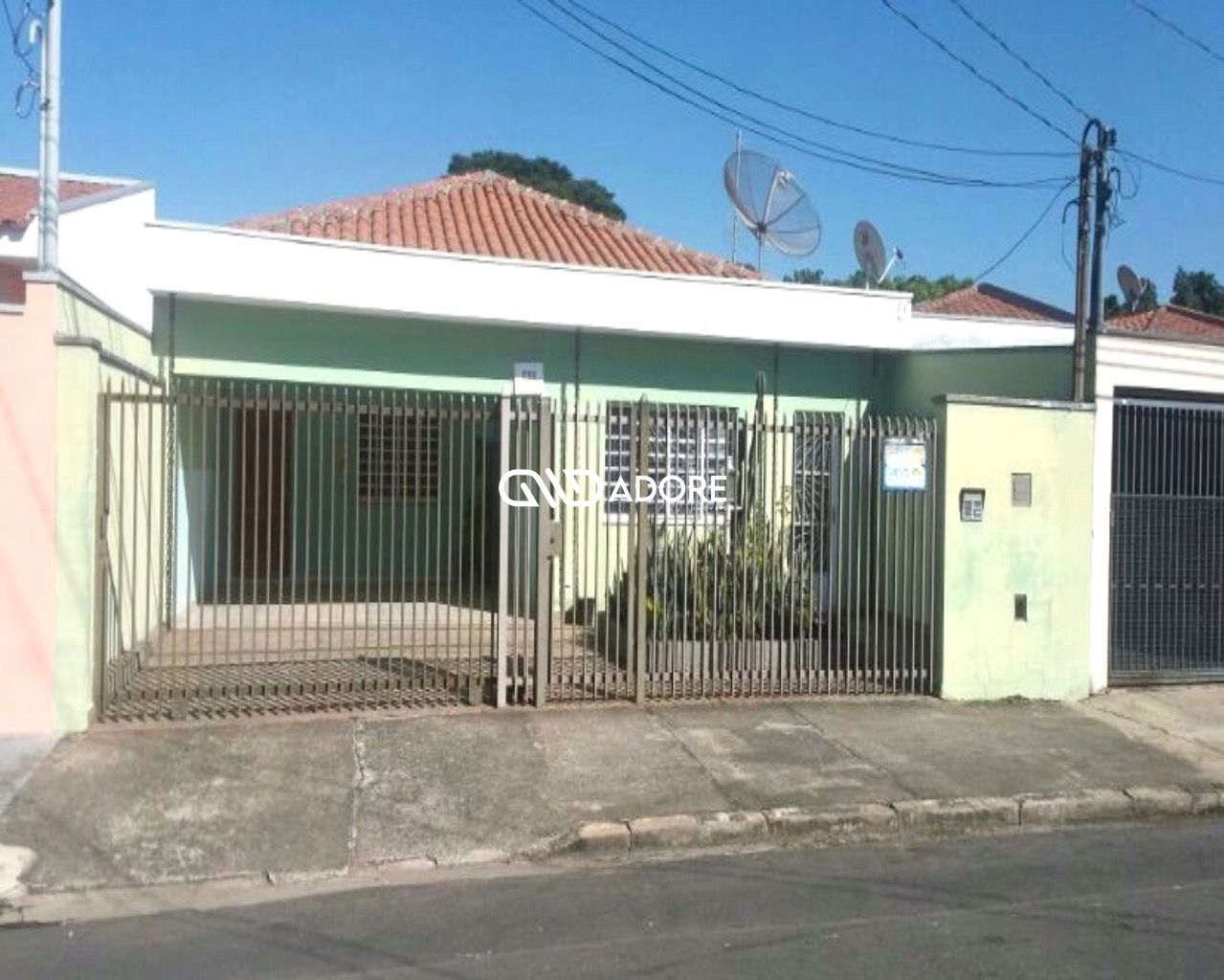 Casa à venda com 3 quartos, 200m² - Foto 1