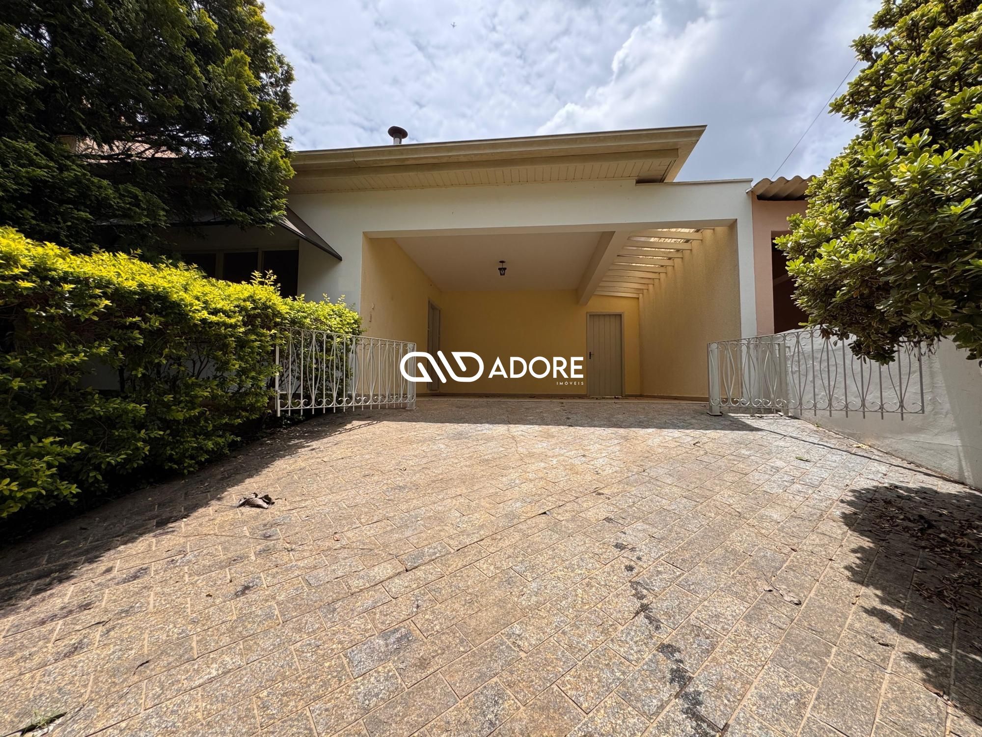 Casa de Condomínio para alugar com 3 quartos, 168m² - Foto 1