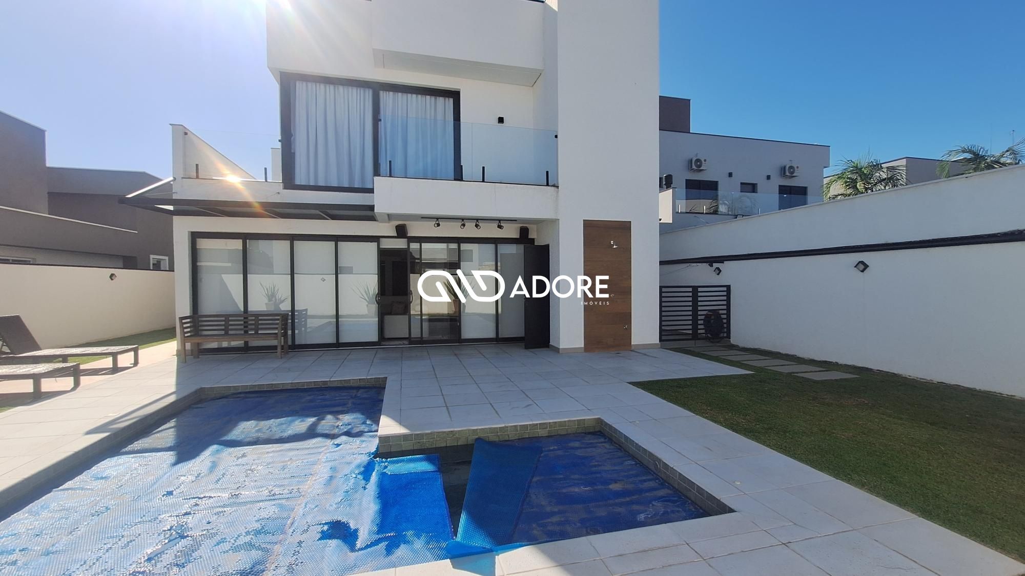 Casa de Condomínio à venda com 4 quartos, 315m² - Foto 1