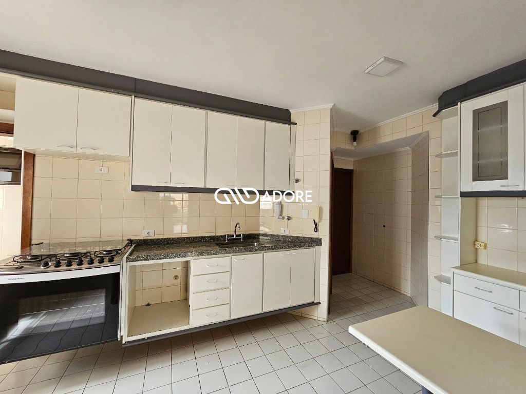 Apartamento para alugar com 3 quartos, 130m² - Foto 8