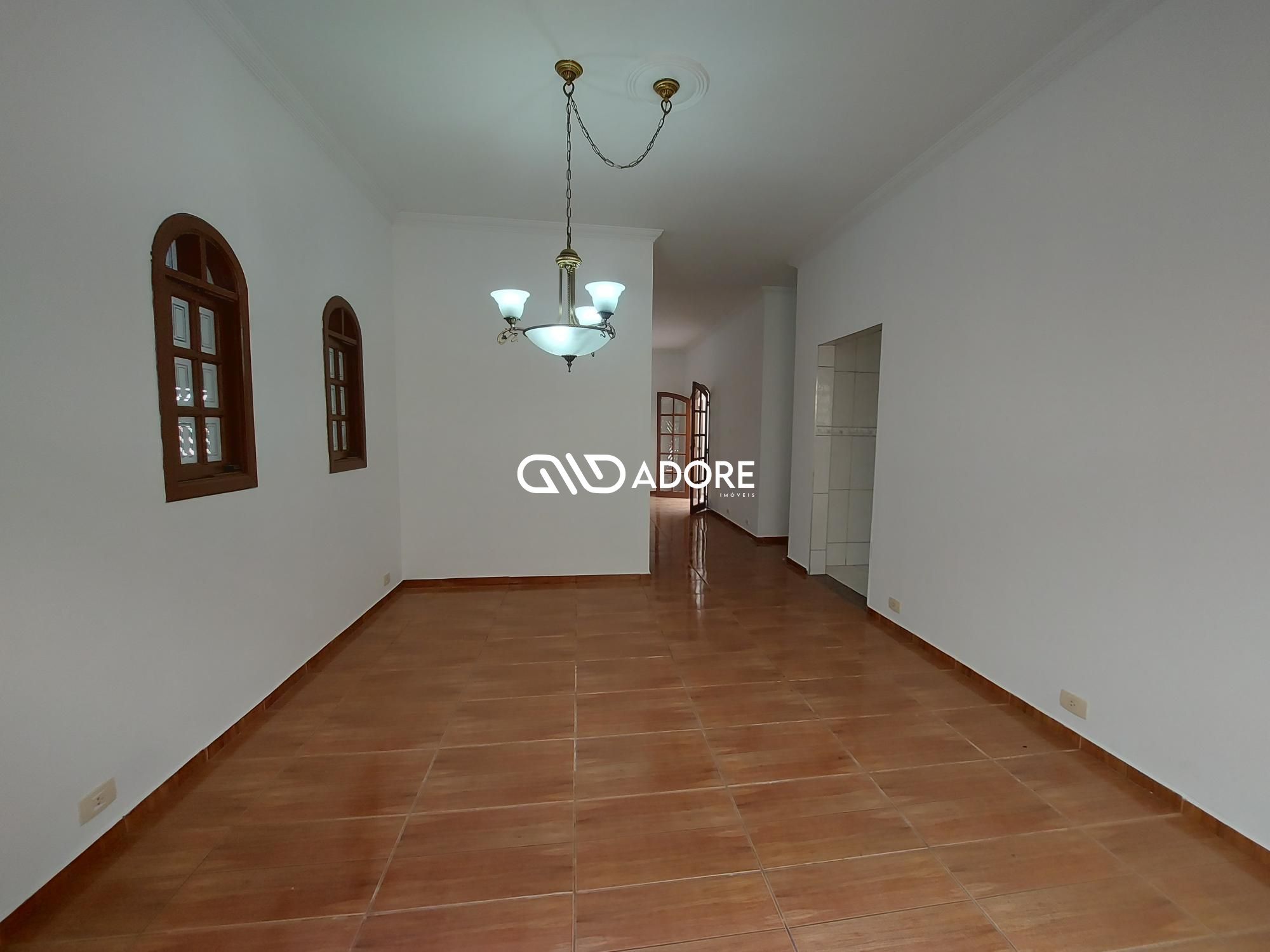 Casa à venda e aluguel com 3 quartos, 246m² - Foto 3