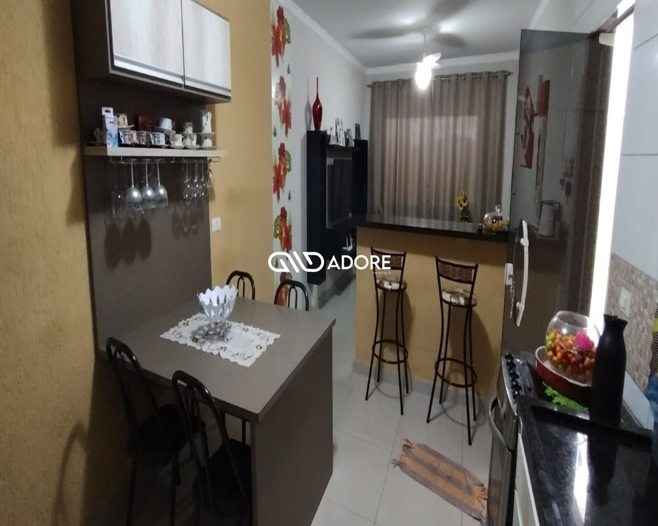 Casa à venda com 2 quartos, 100m² - Foto 1