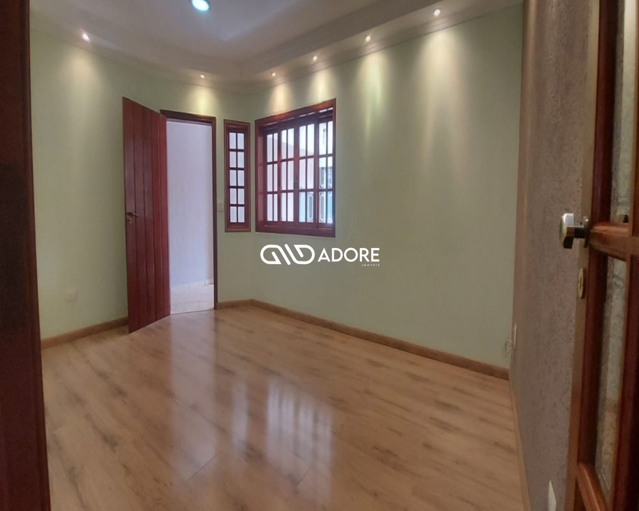 Casa à venda com 3 quartos, 250m² - Foto 1