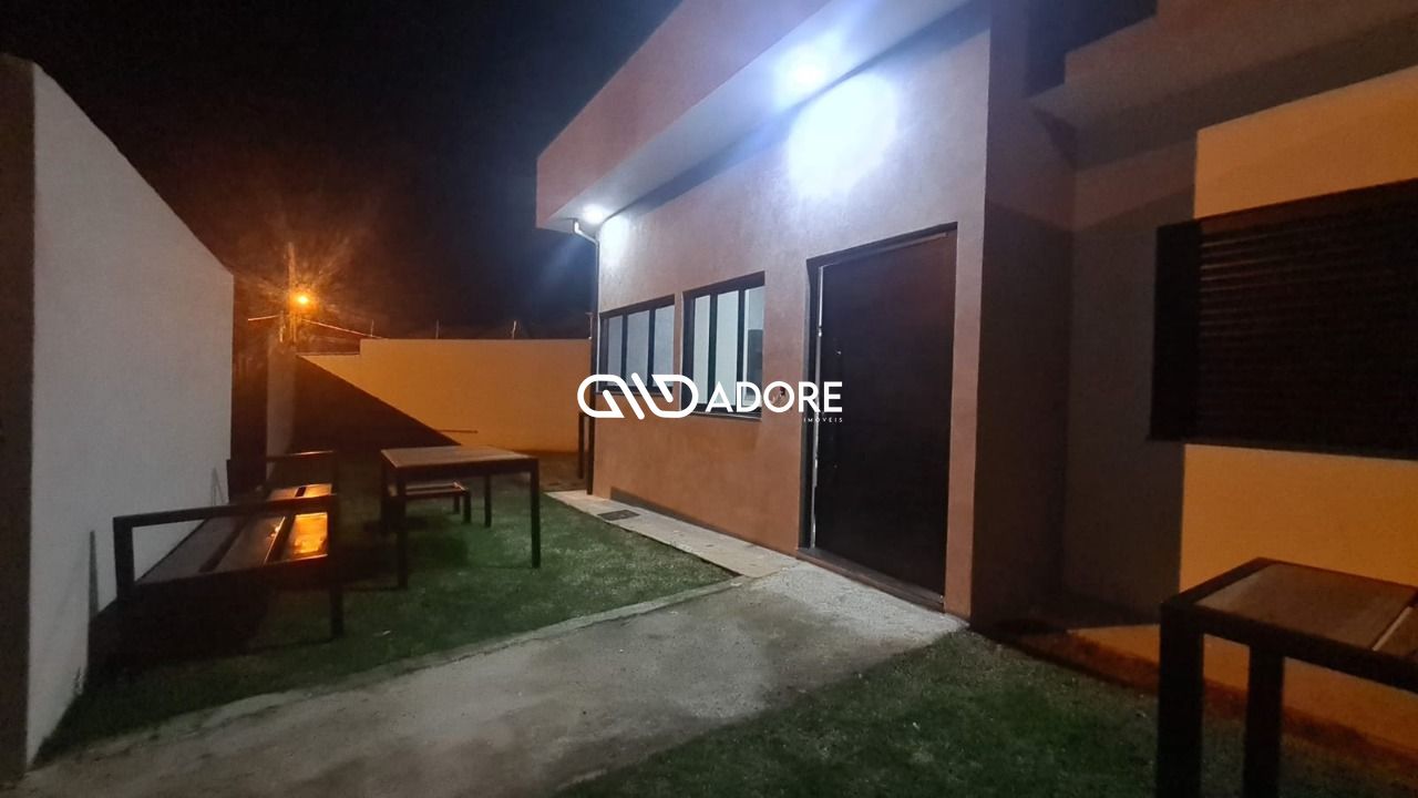 Casa à venda com 2 quartos, 62m² - Foto 1