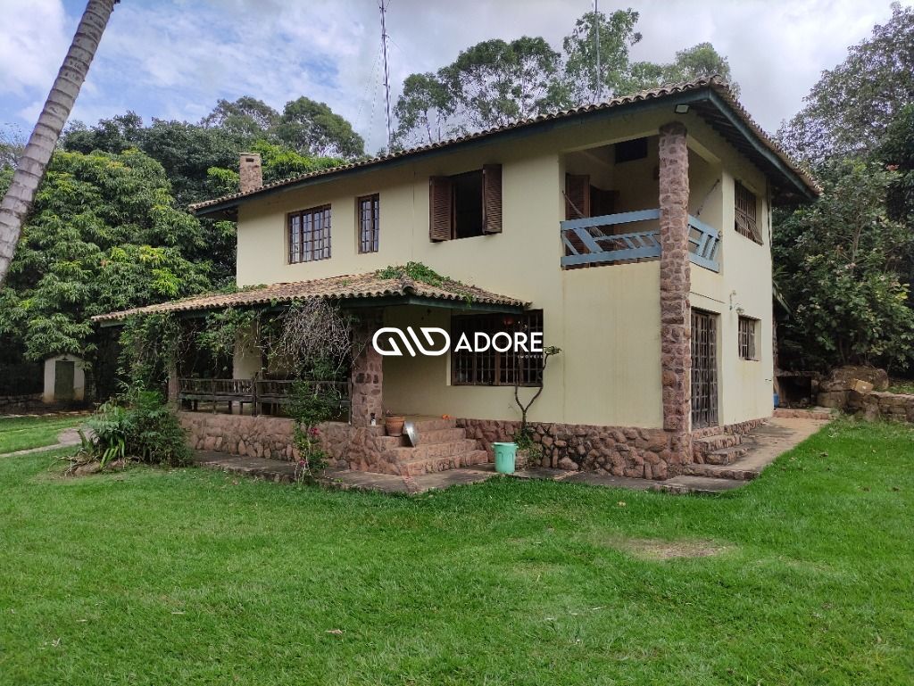 Fazenda à venda com 6 quartos, 240m² - Foto 1