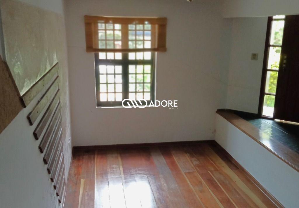 Casa de Condomínio para alugar com 4 quartos, 258m² - Foto 4