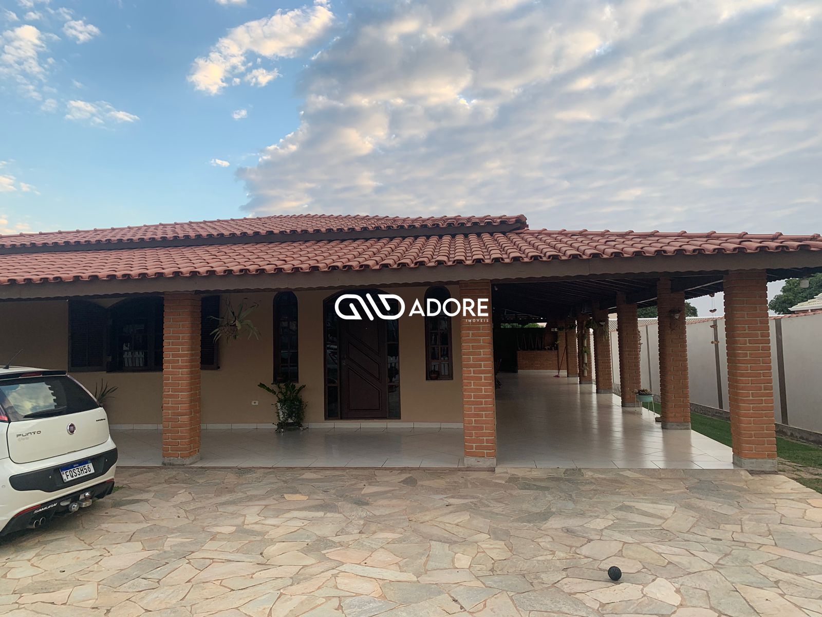 Casa de Condomínio à venda com 4 quartos, 320m² - Foto 1