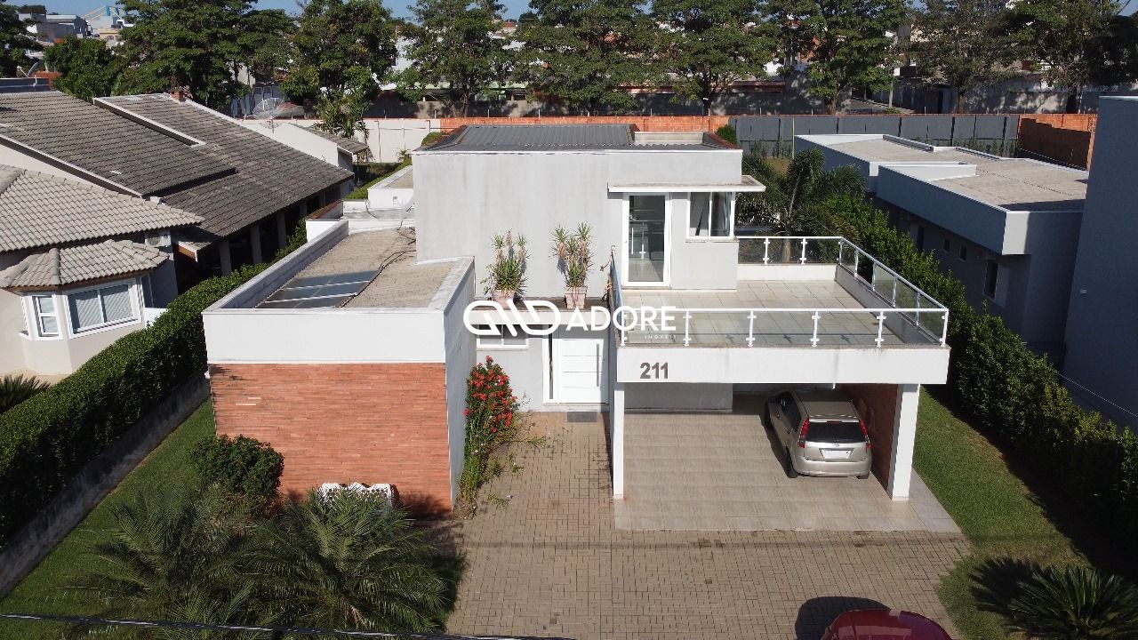 Casa de Condomínio à venda com 4 quartos, 244m² - Foto 1