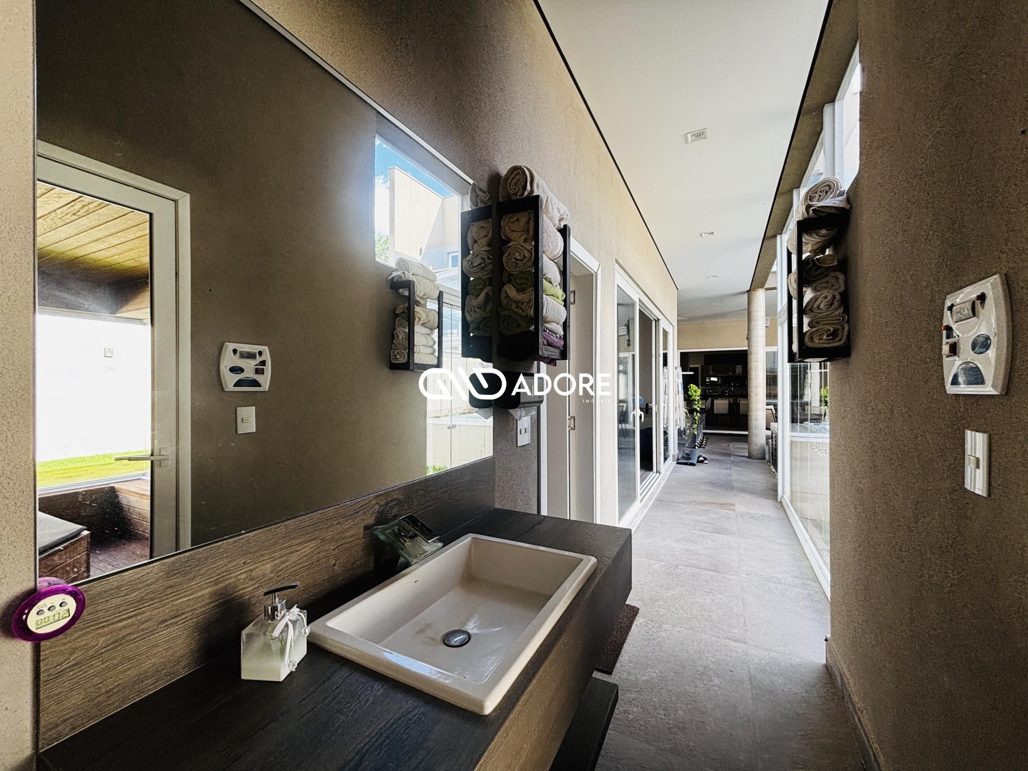 Casa de Condomínio à venda e aluguel com 4 quartos, 670m² - Foto 49