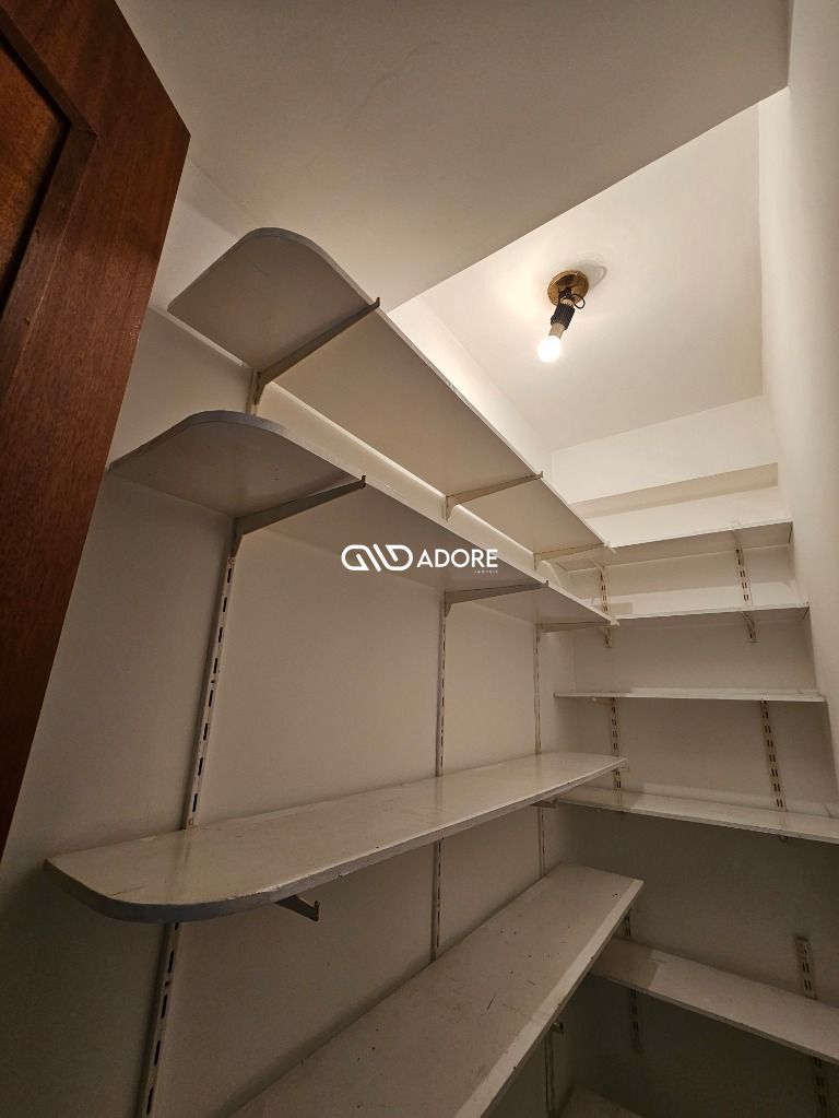 Apartamento para alugar com 3 quartos, 130m² - Foto 11