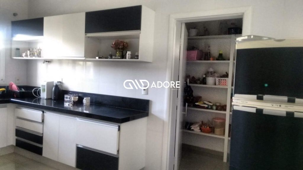 Casa de Condomínio à venda com 3 quartos, 360m² - Foto 4