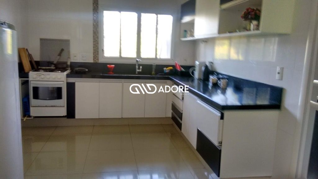 Casa de Condomínio à venda com 3 quartos, 360m² - Foto 2