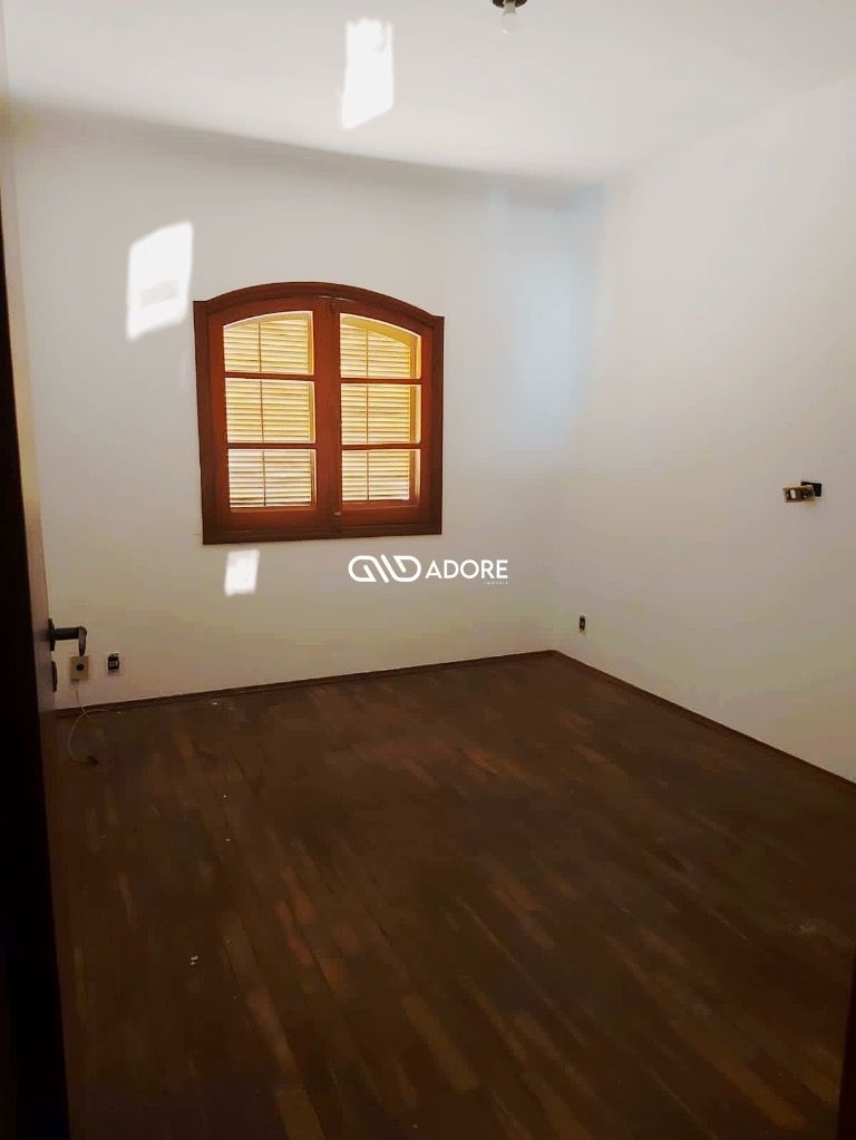 Casa à venda com 3 quartos, 300m² - Foto 18