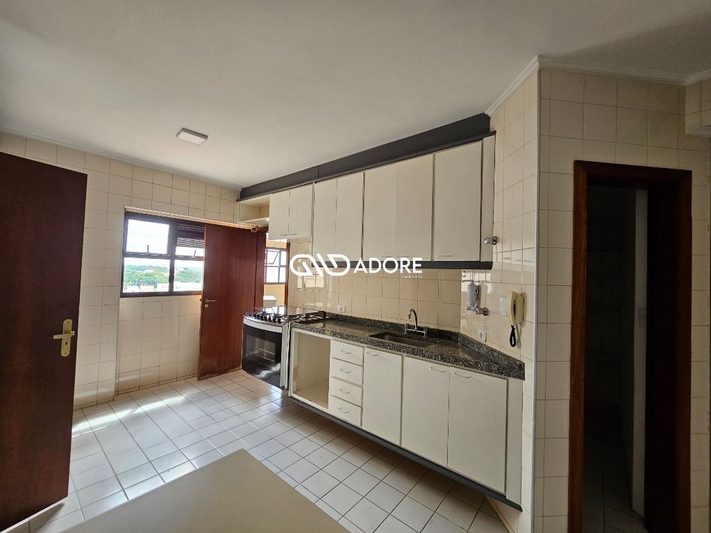 Apartamento para alugar com 3 quartos, 130m² - Foto 9