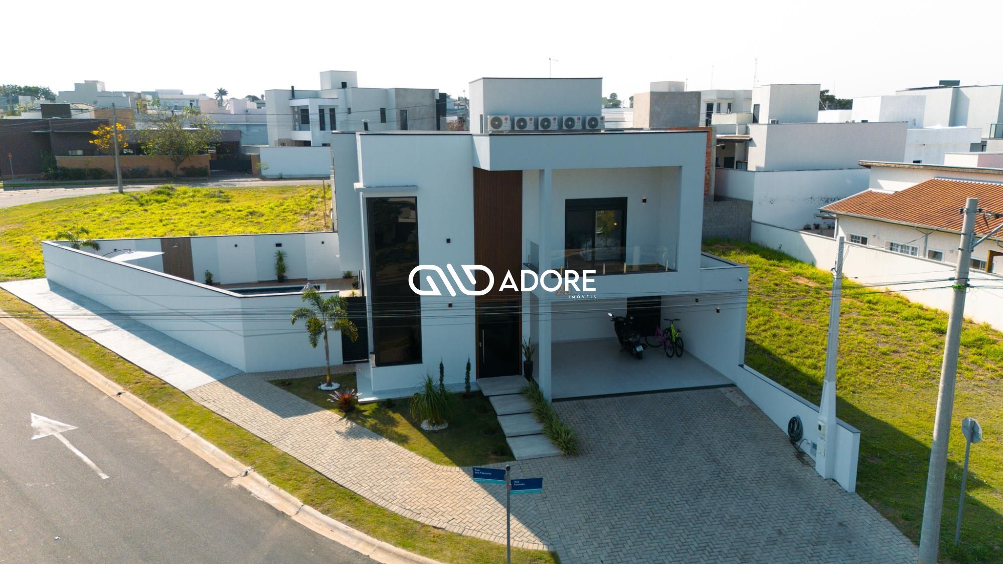 Casa de Condomínio à venda com 5 quartos, 357m² - Foto 1