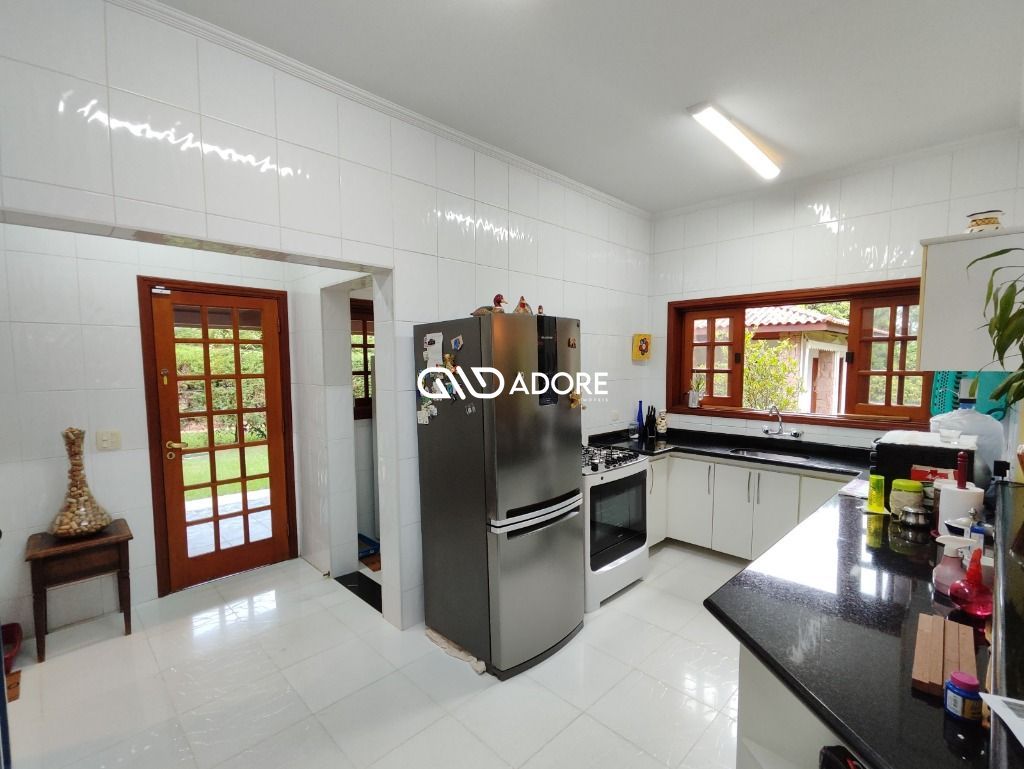 Casa de Condomínio à venda com 4 quartos, 304m² - Foto 13