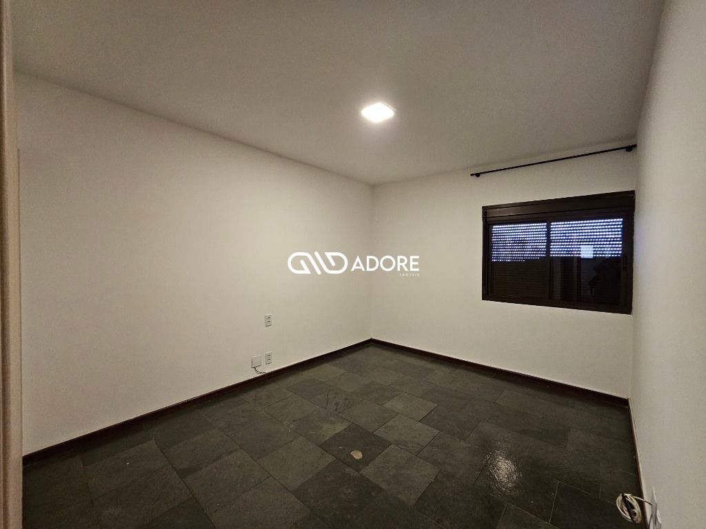 Apartamento para alugar com 3 quartos, 130m² - Foto 17