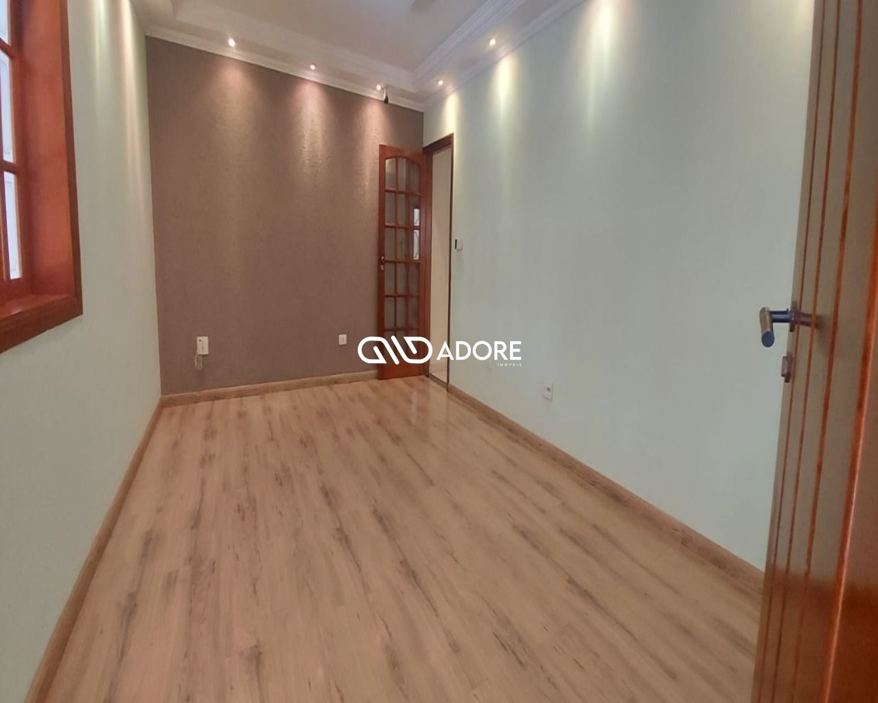 Casa à venda com 3 quartos, 250m² - Foto 2