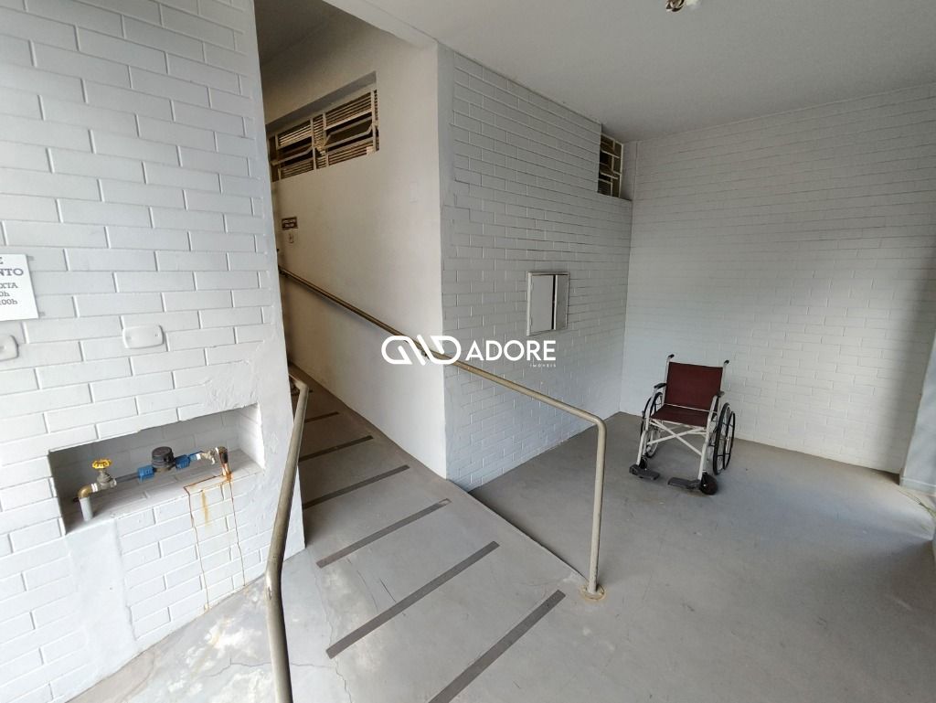 Casa à venda com 1 quarto, 325m² - Foto 2