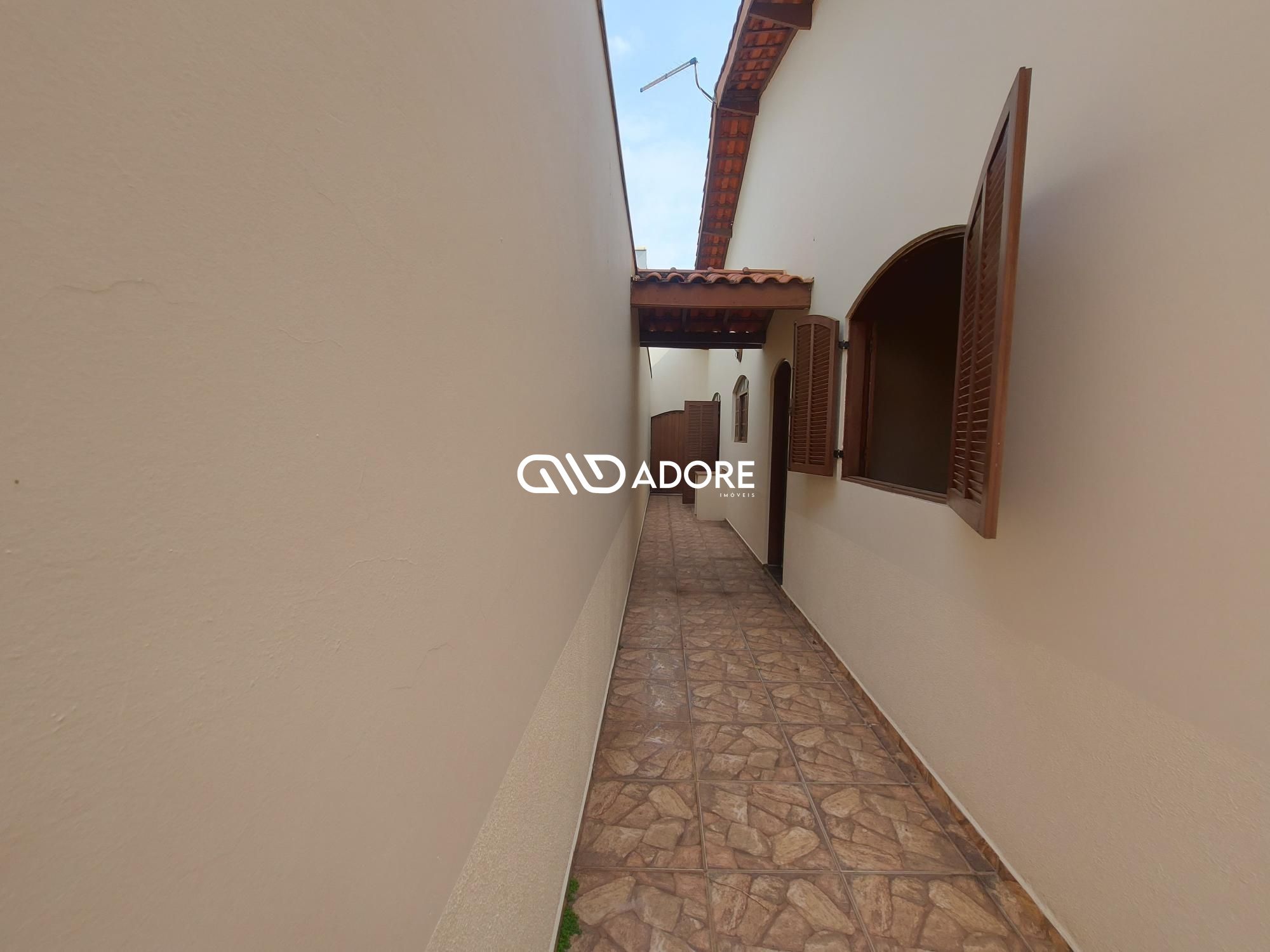 Casa à venda e aluguel com 3 quartos, 246m² - Foto 12