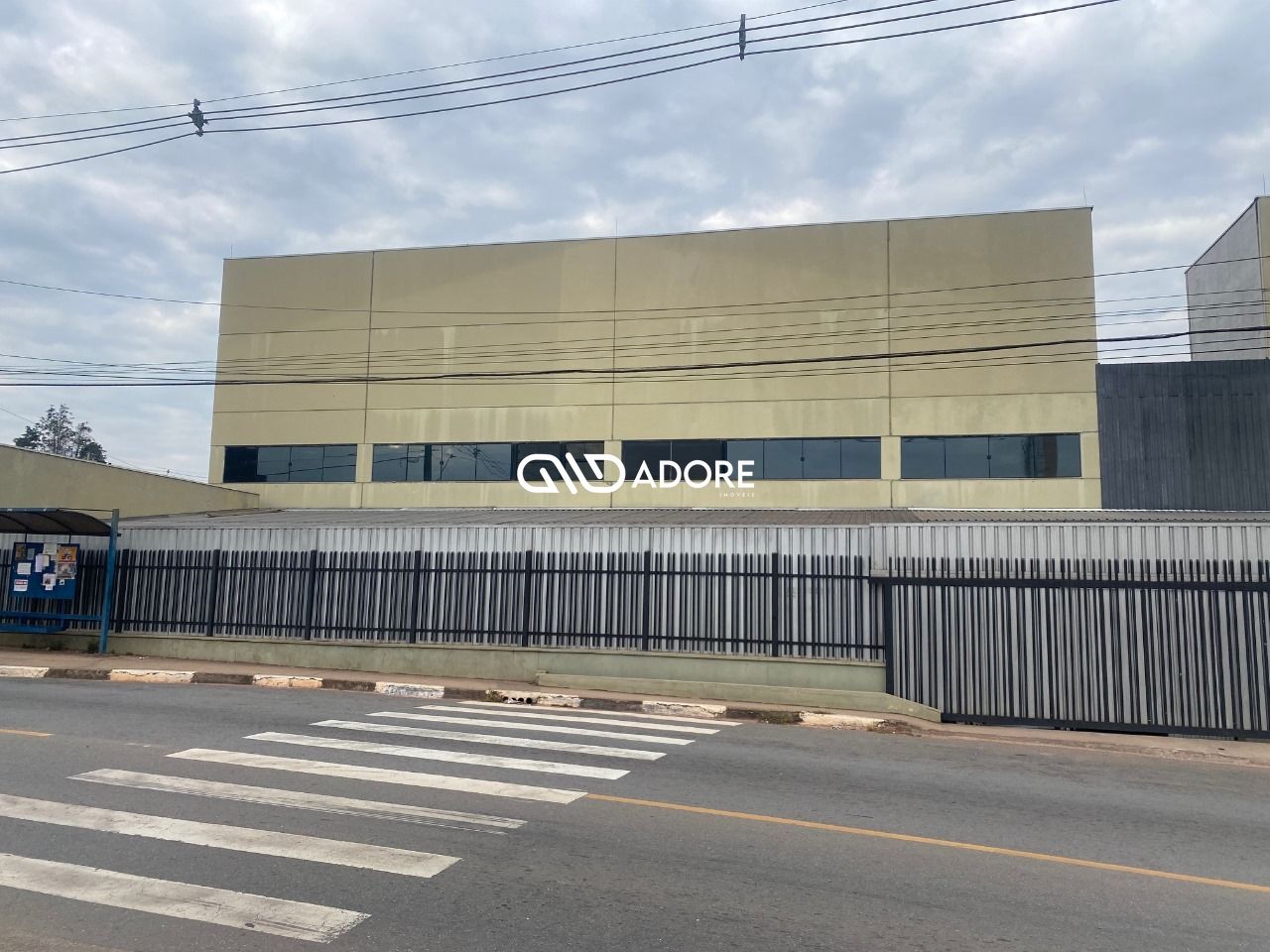 Depósito-Galpão-Armazém à venda e aluguel com 3 quartos, 1056m² - Foto 1