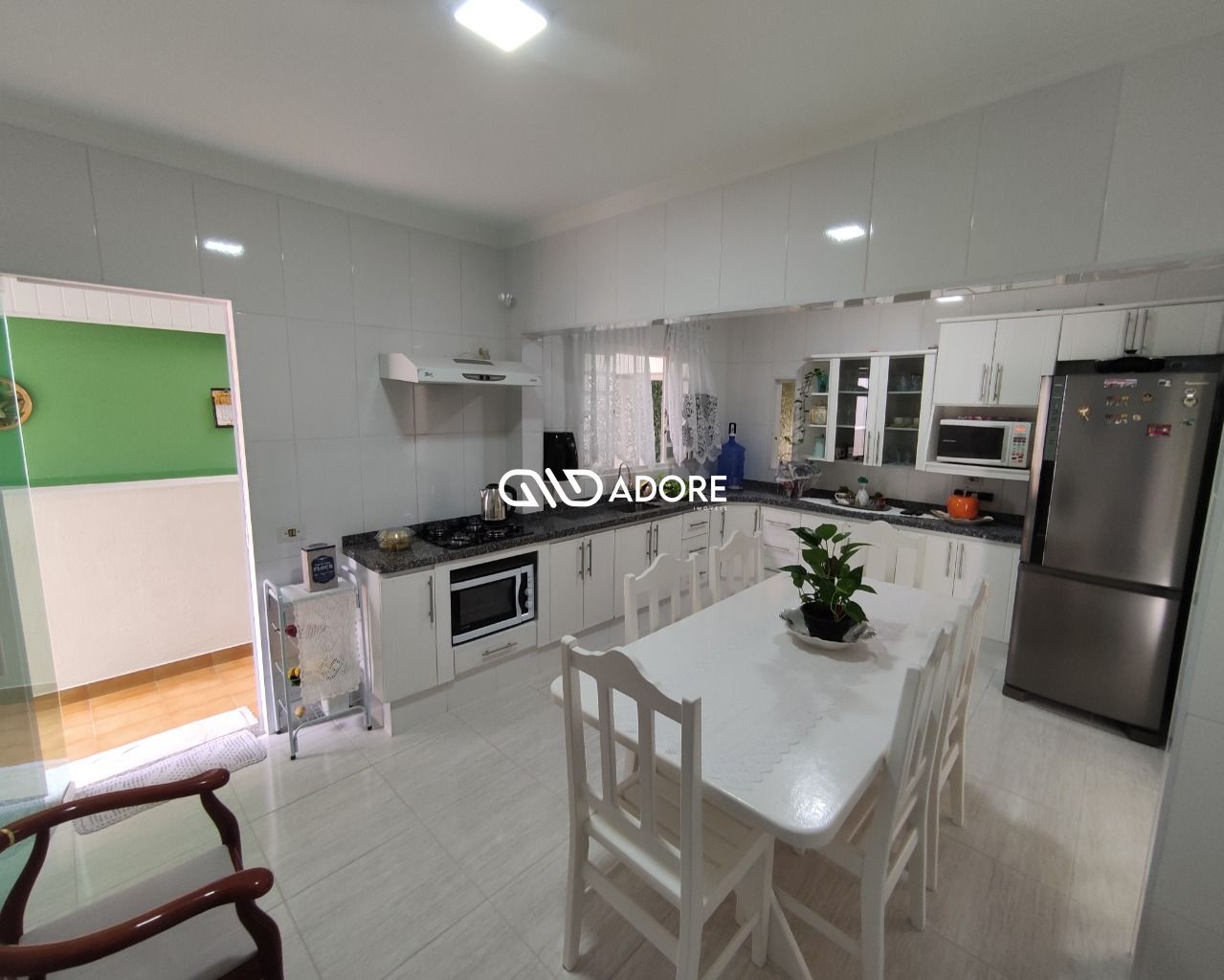 Casa à venda com 3 quartos, 158m² - Foto 2