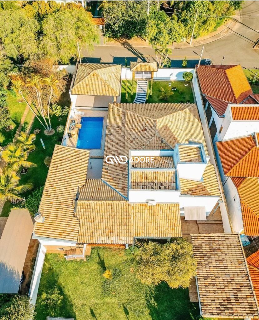 Casa de Condomínio à venda com 3 quartos, 300m² - Foto 1