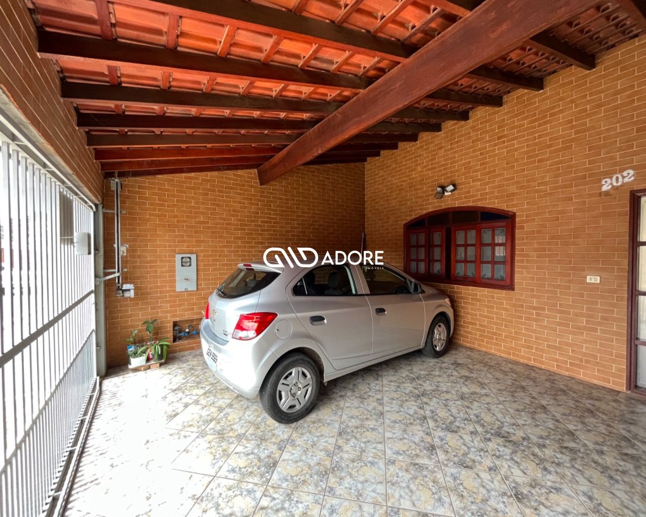 Casa à venda com 3 quartos, 142m² - Foto 1