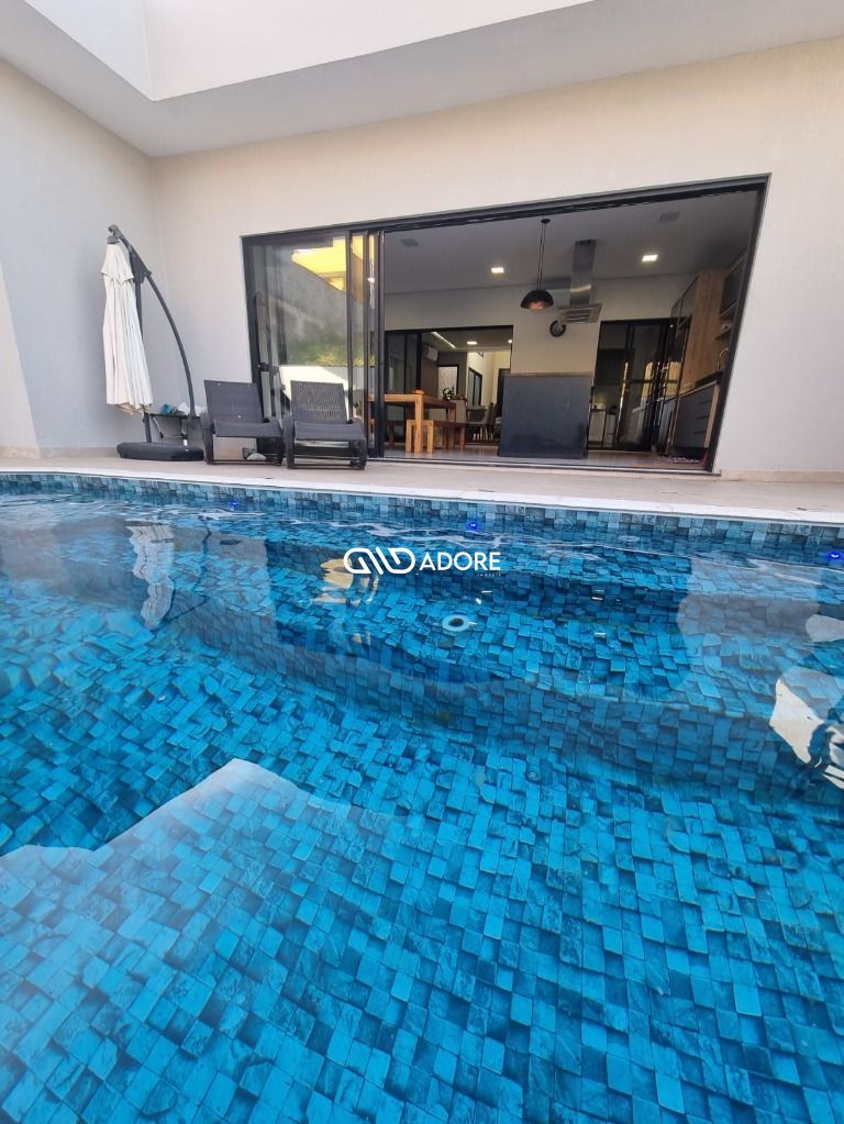 Casa de Condomínio à venda com 3 quartos, 230m² - Foto 2