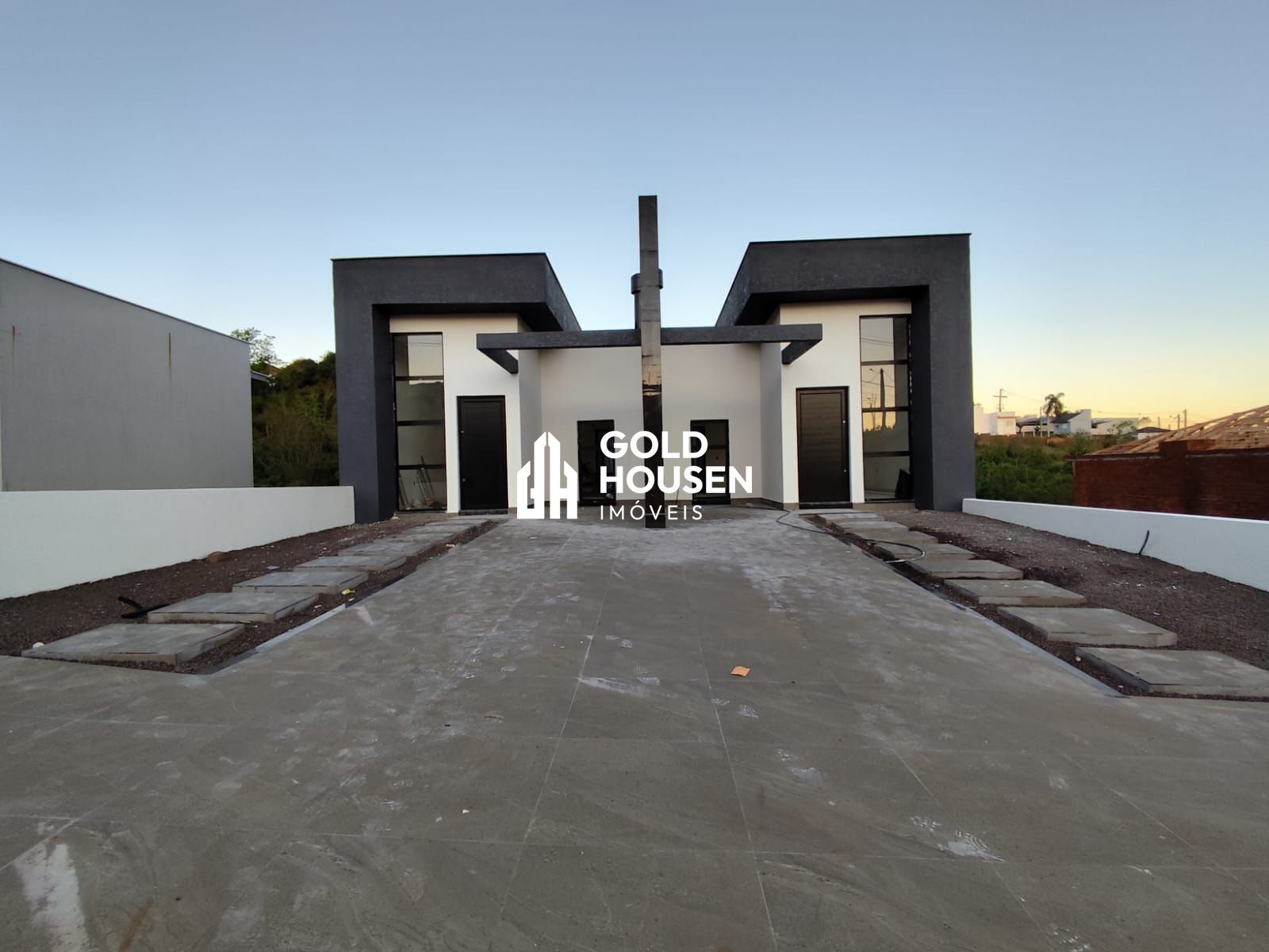 Casa Geminada nova com 3 dormitórios no bairro Conventos!