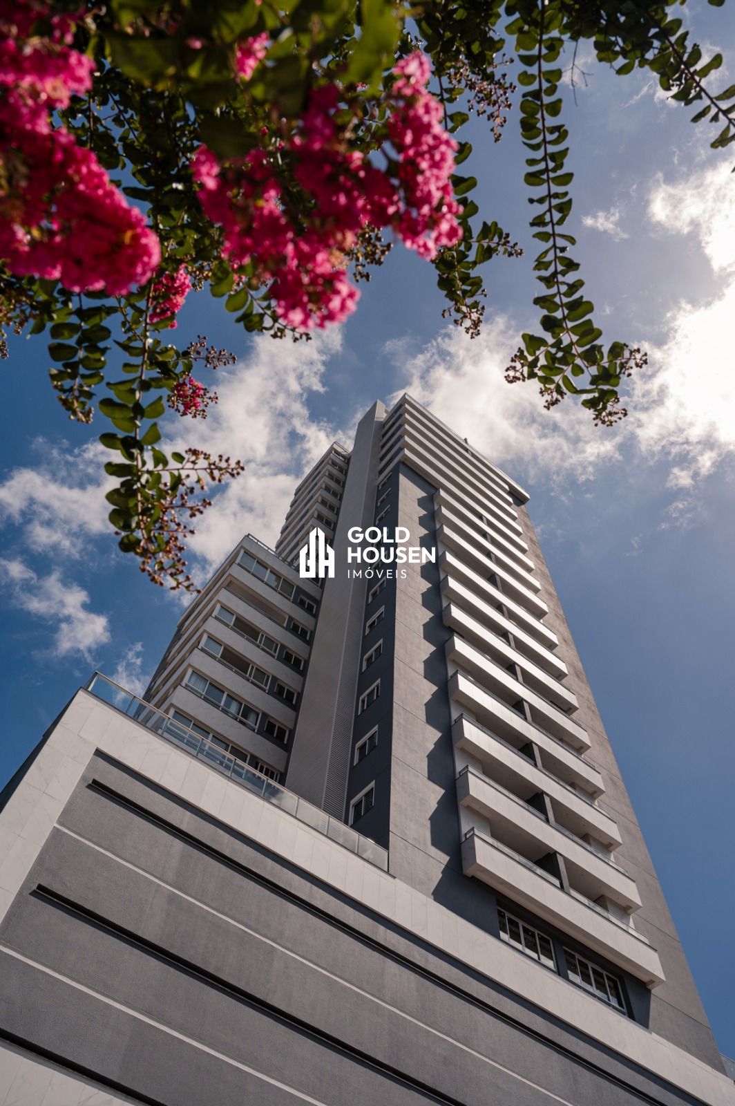 Apartamento mobiliado com 2 dormitórios, sendo 1 suíte e box no Centro - Lajeado/RS