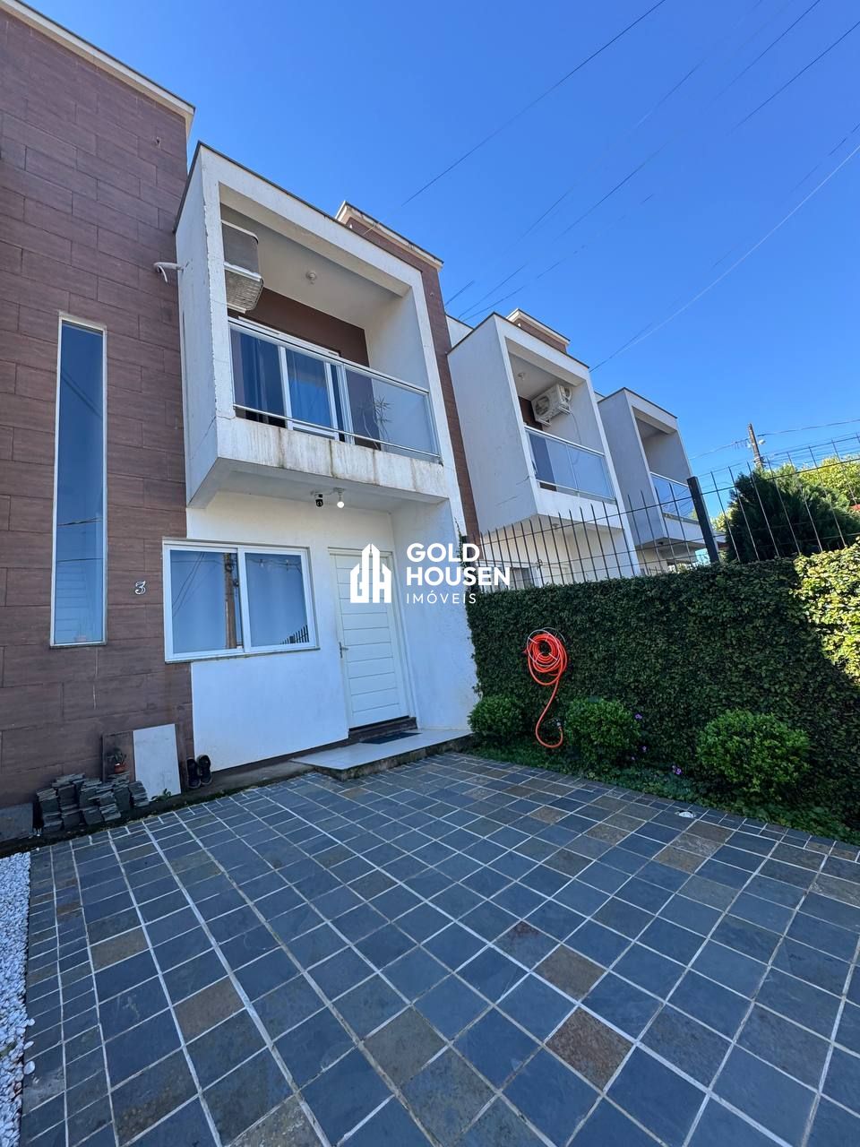 Sobrado com 2 dormitórios e pátio murado no Montanha - Lajeado/RS